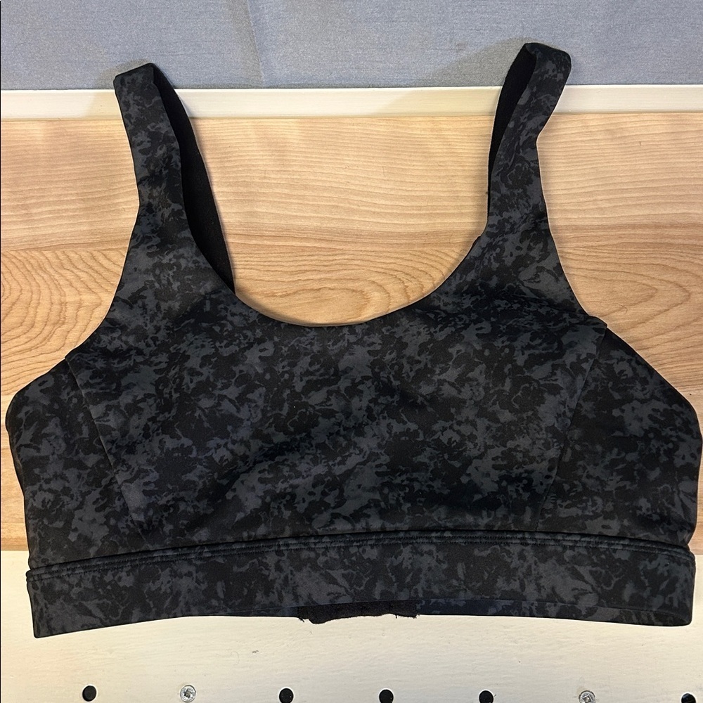 Lolë Sports Bra | Unique 2-Way Convertible Stras size Small